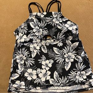 Time And Tru- Medium (8-10) bottom with large (12-14) top.